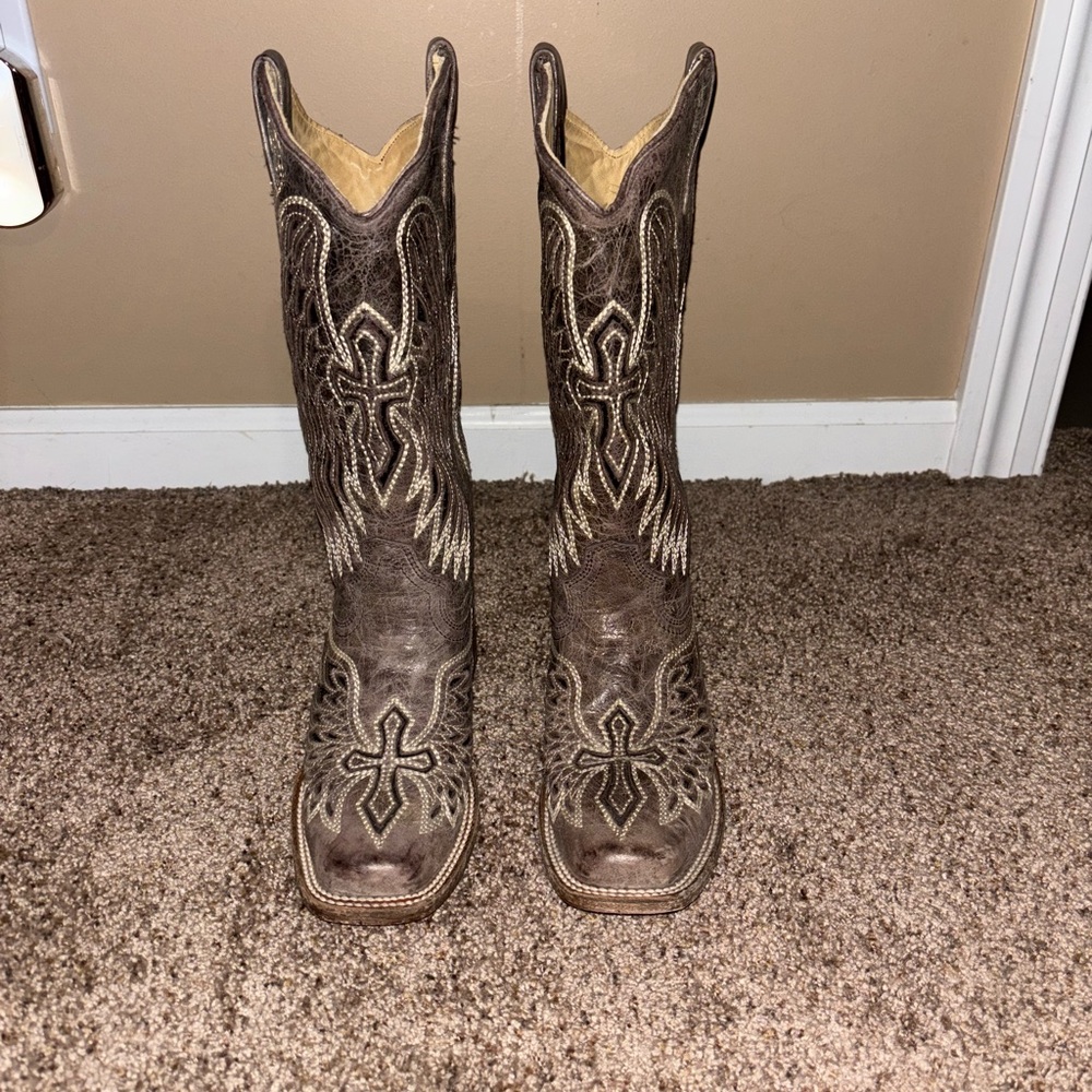 Corral cowgirl boots. Great condition. Worn a couple times. Original price $224